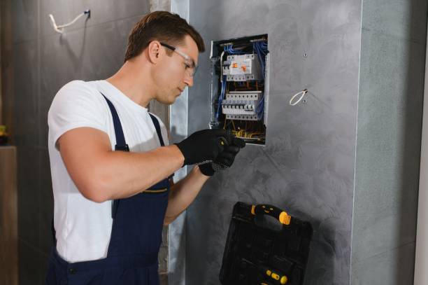 Best Circuit Breaker Repair  in Holley, FL